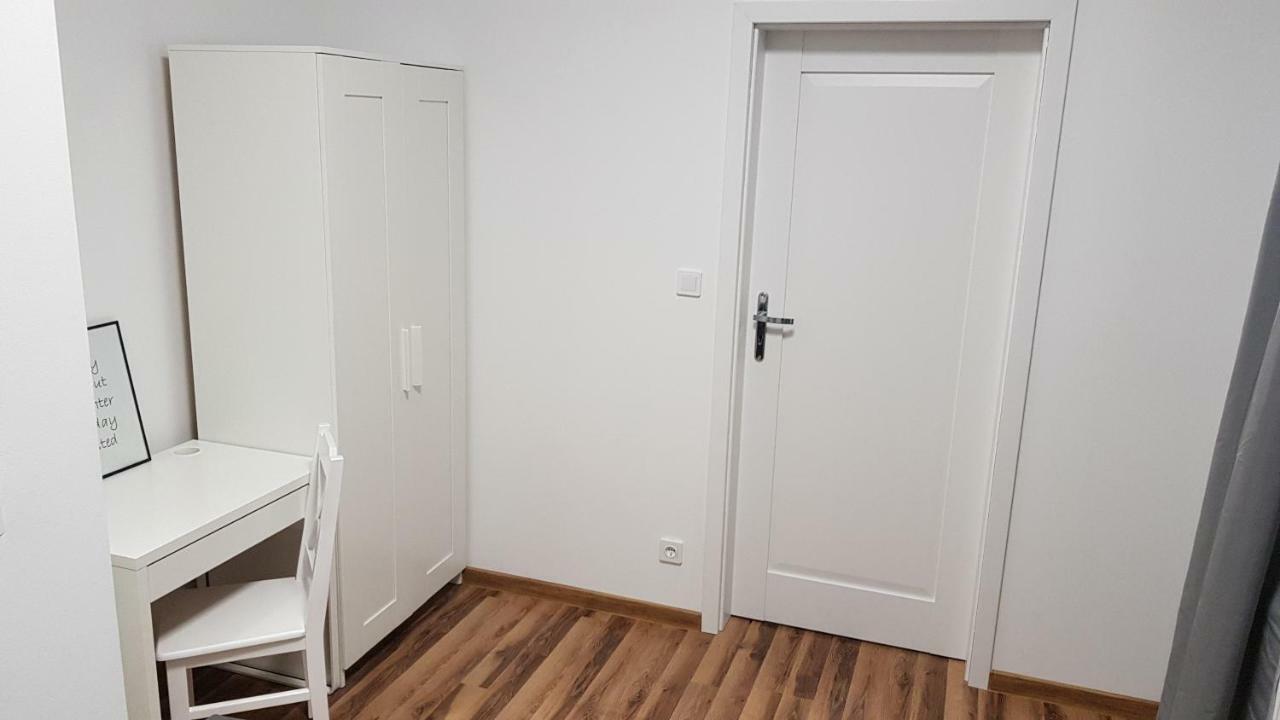 Apartament Nr 15 - 2 Pokoje Z Prywatnymi Lazienkami Centrum Poznań Exterior foto